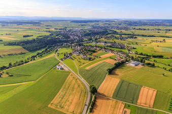 Vue aérienne de Vue du nord à le quartier Fluorn in Fluorn-Winzeln dans le département Bade-Wurtemberg, Allemagne