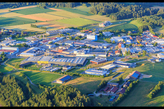 Vue aérienne de Zone industrielle de la Gewerbestraße avec Stein Automation GmbH & Co. KG, TOURATECH GmbH, Joh. Nép. Jerger GmbH & Co. KG et Stein Automation GmbH & Co. KG à Niedereschach dans le département Bade-Wurtemberg, Allemagne
