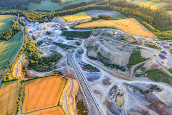 Vue aérienne de Rottweiler Transportbeton GmbH & Co. KG Usine de Horgen, BAU-UNION GmbH & Co. Vereinigte Schotterwerke KG Usine de Horgen dans la carrière Zimmern ob Rottweil-Horgen à Zimmern ob Rottweil dans le département Bade-Wurtemberg, Allemagne