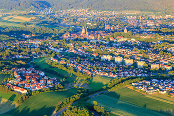 Vue aérienne de Vue de la ville depuis le nord-ouest avec la Zimmerner Straße à Rottweil dans le département Bade-Wurtemberg, Allemagne