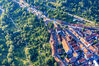Vue aérienne de Centre-ville historique avec Fruchtkasten et église de la ville à Rosenfeld dans le département Bade-Wurtemberg, Allemagne