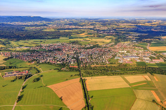 Vue aérienne de Vue de la ville depuis le nord-est à Bisingen dans le département Bade-Wurtemberg, Allemagne