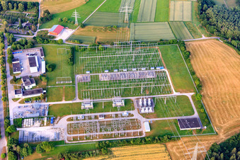 Vue aérienne de Sous-station Engstlatt de Netze BW GmbH à le quartier Engstlatt in Balingen dans le département Bade-Wurtemberg, Allemagne
