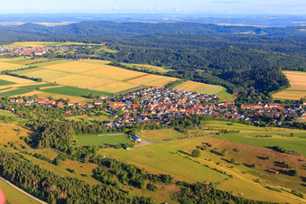 Vue aérienne de Vue de la ville depuis l'est à le quartier Erlaheim in Geislingen dans le département Bade-Wurtemberg, Allemagne