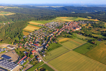 Vue aérienne de Vue d'ensemble de la ville depuis l'est à le quartier Binsdorf in Geislingen dans le département Bade-Wurtemberg, Allemagne