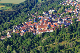 Vue oblique de Centre-ville historique avec Fruchtkasten et église de la ville à Rosenfeld dans le département Bade-Wurtemberg, Allemagne