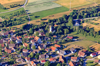 Vue aérienne de Église Cyriakus à le quartier Trichtingen in Epfendorf dans le département Bade-Wurtemberg, Allemagne