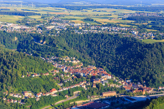 Vue aérienne de Vue de la ville depuis le sud-est à Oberndorf am Neckar dans le département Bade-Wurtemberg, Allemagne