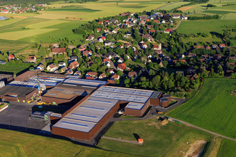 Vue aérienne de Zone industrielle Industriestraße avec SAIER Verpackungstechnik GmbH & Co. KG et le groupe SAIER à le quartier Peterzell in Alpirsbach dans le département Bade-Wurtemberg, Allemagne