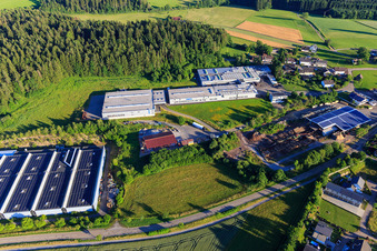 Vue aérienne de AIT Metallbearbeitung GmbH & Co. KG et Lohmüller Lodeco GmbH à le quartier Peterzell in Alpirsbach dans le département Bade-Wurtemberg, Allemagne