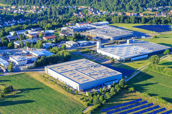 Vue aérienne de Zone industrielle Oberwiesachstraße avec SuperAlloy Manufaktur GmbH et Dobergo GmbH & Co. KG à le quartier Betzweiler in Loßburg dans le département Bade-Wurtemberg, Allemagne