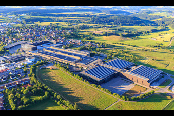 Photographie aérienne de Locaux de l'entreprise ARBURG GmbH + Co KG du sud-ouest à Loßburg dans le département Bade-Wurtemberg, Allemagne