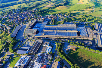 Vue aérienne de Locaux de l'entreprise ARBURG GmbH + Co KG vus de l'ouest à Loßburg dans le département Bade-Wurtemberg, Allemagne