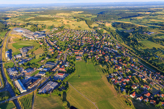 Vue aérienne de Vue d'ensemble du village depuis l'ouest à Schopfloch dans le département Bade-Wurtemberg, Allemagne