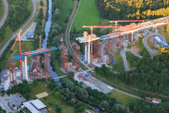 Chantier de construction du pont supérieur du Neckartal Horb am Neckar pour traverser le Neckar pour la B32 / B28 à le quartier Nordstetten in Horb am Neckar dans le département Bade-Wurtemberg, Allemagne d'en haut