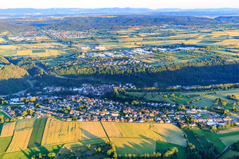 Vue aérienne de De la Scheffelstraße à la Freudenstädter Straße depuis l'ouest à Sulz am Neckar dans le département Bade-Wurtemberg, Allemagne