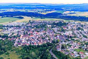 Vue aérienne de Vue de la ville depuis le nord-est à Dornhan dans le département Bade-Wurtemberg, Allemagne