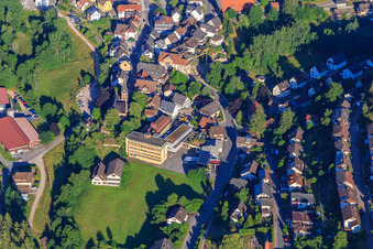 Vue aérienne de TSG Technical Injection Molding GmbH et Electroplating GmbH à le quartier Tennenbronn in Schramberg dans le département Bade-Wurtemberg, Allemagne
