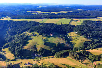 Vue aérienne de Éolienne en Forêt-Noire à le quartier Tennenbronn in Schramberg dans le département Bade-Wurtemberg, Allemagne