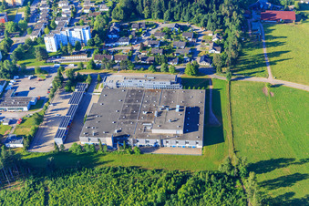 Vue aérienne de SCHMIDT Technology GmbH à le quartier Saint Georgen im Schwarzwald in St. Georgen im Schwarzwald dans le département Bade-Wurtemberg, Allemagne