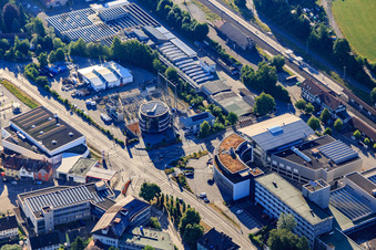 Vue aérienne de OTC ST. GEORGEN au centre commercial PE, bâtiment 8 à la gare avec M&M Software GmbH, HMT – Häseler Metall Technik GmbH et EGT Gebäudetechnik GmbH - site de St. Georgen à le quartier Saint Georgen im Schwarzwald in St. Georgen im Schwarzwald dans le département Bade-Wurtemberg, Allemagne