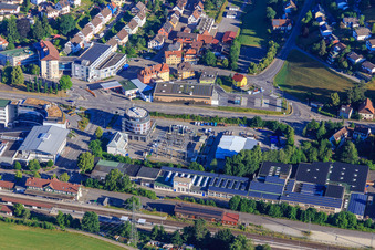 Vue aérienne de Halle aux marchandises de St. Georgen. Musée des technologies de St. Georgen et EGT Building Technology GmbH. à le quartier Saint Georgen im Schwarzwald in St. Georgen im Schwarzwald dans le département Bade-Wurtemberg, Allemagne