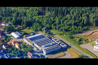 Vue aérienne de Plastiques et génie électrique GmbH à Mönchweiler dans le département Bade-Wurtemberg, Allemagne