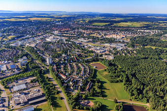 Vue aérienne de Vue de la ville depuis le nord à le quartier Villingen in Villingen-Schwenningen dans le département Bade-Wurtemberg, Allemagne