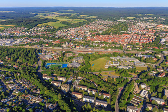 Vue aérienne de Vue de la ville depuis l'est à le quartier Villingen in Villingen-Schwenningen dans le département Bade-Wurtemberg, Allemagne