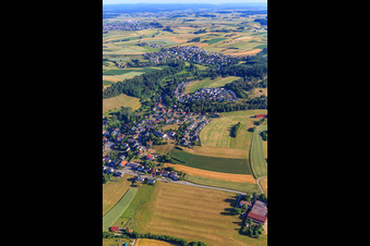 Vue aérienne de Vue du village depuis le sud à le quartier Stetten in Zimmern ob Rottweil dans le département Bade-Wurtemberg, Allemagne