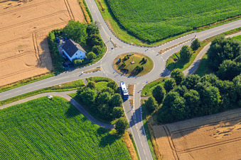 Vue aérienne de Rond-point B427 à Barbelroth dans le département Rhénanie-Palatinat, Allemagne