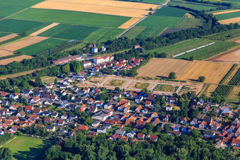 Développement de la nouvelle zone de développement Im Kirschgarten à Winden dans le département Rhénanie-Palatinat, Allemagne vue d'en haut