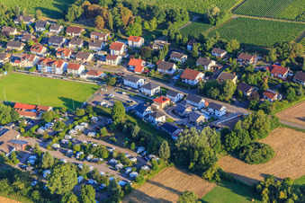 Camping dans le Klingbachtal à le quartier Klingen in Heuchelheim-Klingen dans le département Rhénanie-Palatinat, Allemagne vue du ciel