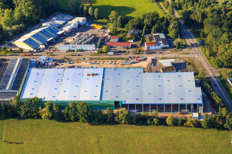 Chantier de construction du nouveau parc logistique de HANSAINVEST et DFI-Real-Estate Kandel après la démolition du marché OBI à le quartier Minderslachen in Kandel dans le département Rhénanie-Palatinat, Allemagne depuis l'avion