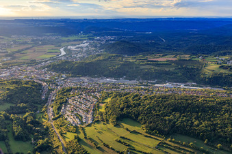 Vue aérienne de Vue de la ville depuis le sud-est à Merzig dans le département Sarre, Allemagne