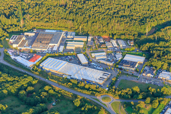 Vue aérienne de Zone industrielle Handwerkstraße avec HOLZHAUER KG, Serveco GmbH et Arimond Zweiradtechnik GmbH à Merzig dans le département Sarre, Allemagne