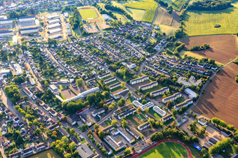 Vue aérienne de Bureau central d'immigration pour l'entrée et l'immigration qualifiée et centre de formation professionnelle Lebach à le quartier Jabach in Lebach dans le département Sarre, Allemagne