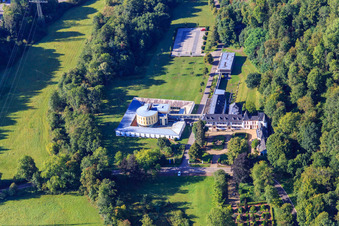 Vue aérienne de Château Dagstuhl avec le Centre Leibniz d'informatique, le jardin du château et la chapelle du château à le quartier Dagstuhl in Wadern dans le département Sarre, Allemagne