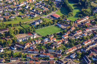 Vue aérienne de Terrain de football SV Limbach à le quartier Limbach in Schmelz dans le département Sarre, Allemagne