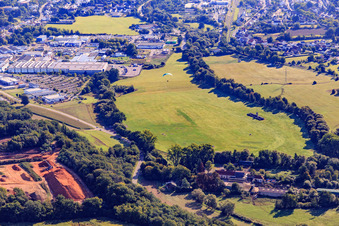 Vue aérienne de Aérodrome ultraléger sur le site de l'événement de La Motte à Lebach dans le département Sarre, Allemagne