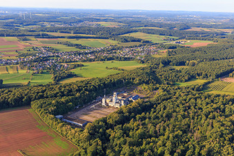Vue aérienne de Site minier de RAG Deutsche Steinkohle Ag à le quartier Falscheid in Lebach dans le département Sarre, Allemagne