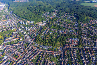 Vue aérienne de Vue d'ensemble de la ville depuis le sud à Völklingen dans le département Sarre, Allemagne