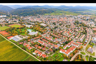 Vue aérienne de Du sud-est à Bad Bergzabern dans le département Rhénanie-Palatinat, Allemagne