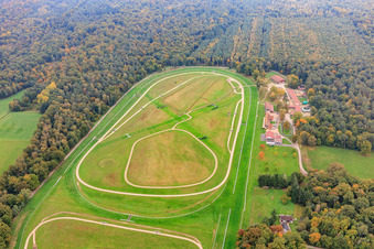 Vue aérienne de Hippodrome de la hardt de la Soc Des Courses de Wissembourg à le quartier Altenstadt in Wissembourg dans le département Bas Rhin, France