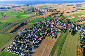 Vue aérienne de Du sud à Stundwiller dans le département Bas Rhin, France