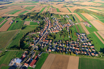 Vue aérienne de Du sud-ouest à Buhl dans le département Bas Rhin, France