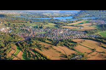 Vue aérienne de Panorama de la ville depuis le nord-ouest à Mothern dans le département Bas Rhin, France
