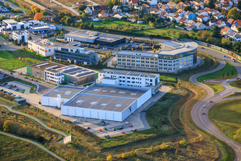 Vue aérienne de WEPTECH elektronik GmbH (siège social) et Schmitt Spezialmaschinenbau à le quartier Queichheim in Landau in der Pfalz dans le département Rhénanie-Palatinat, Allemagne