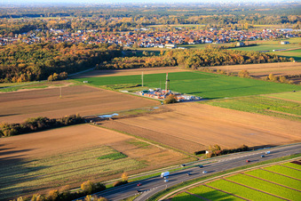 Vue aérienne de Forage exploratoire pétrolier par Palatina GeoCon GmbH & Co. KG (SCWH1) à Schwegenheim dans le département Rhénanie-Palatinat, Allemagne