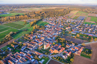 Vue aérienne de Du sud-ouest à Freisbach dans le département Rhénanie-Palatinat, Allemagne